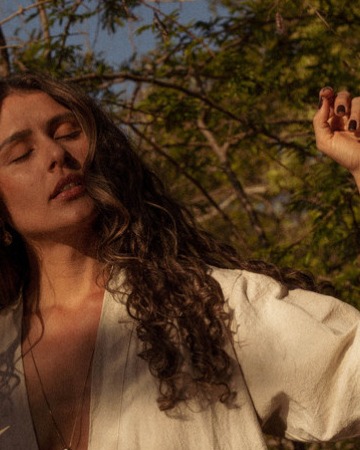 Kalina Cunha em ambiente natural